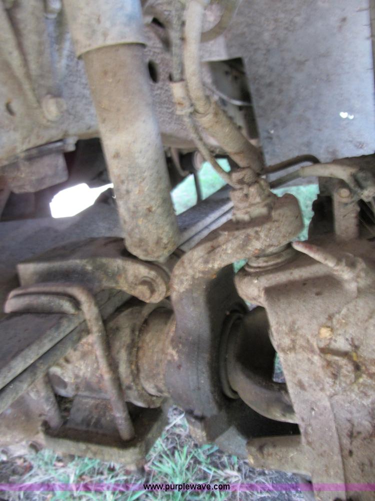 image for item F3009 1999 Ford F350 Super Duty pickup truck