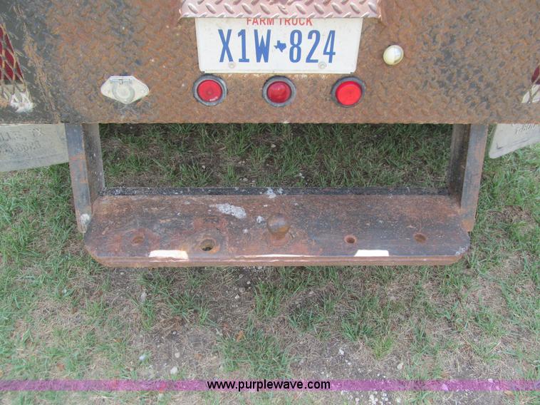 image for item F3009 1999 Ford F350 Super Duty pickup truck