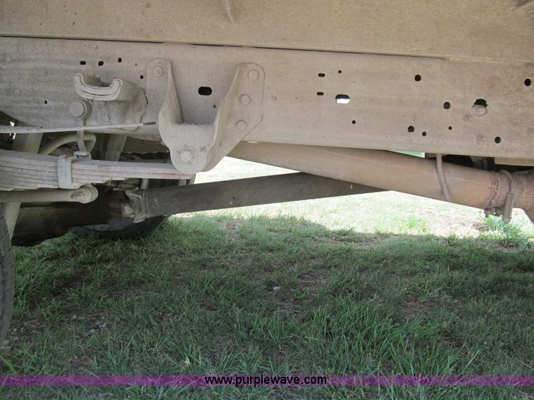 image for item F3009 1999 Ford F350 Super Duty pickup truck