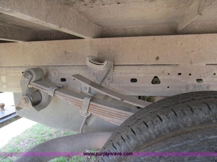 image for item F3009 1999 Ford F350 Super Duty pickup truck