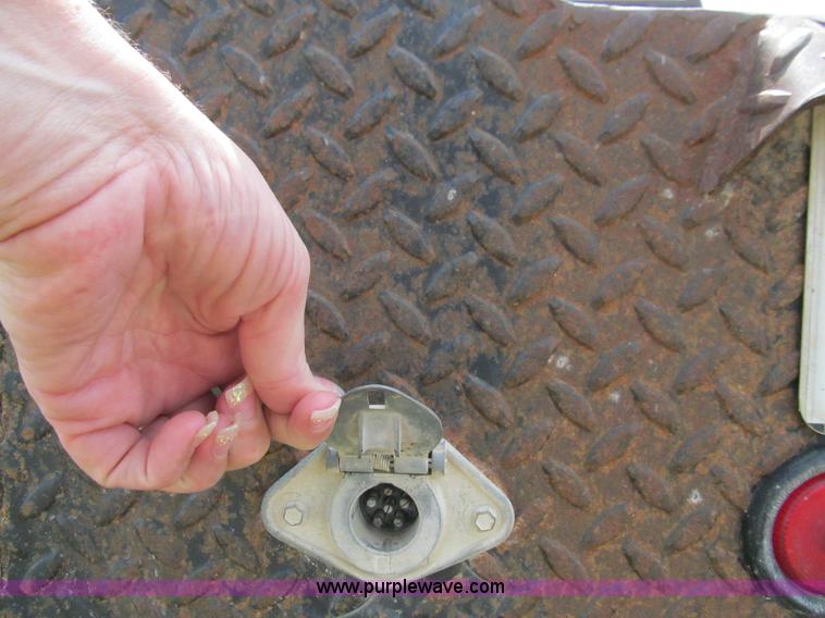 image for item F3009 1999 Ford F350 Super Duty pickup truck