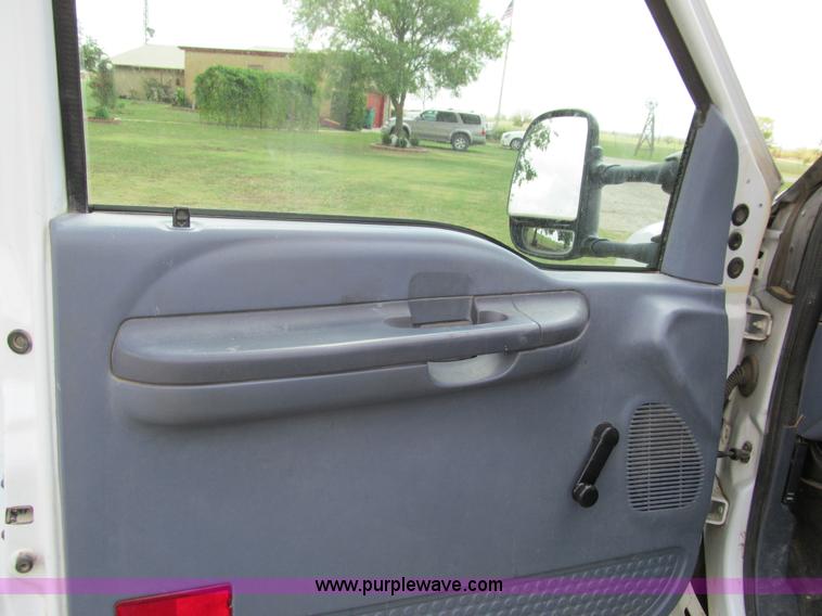 image for item F3009 1999 Ford F350 Super Duty pickup truck
