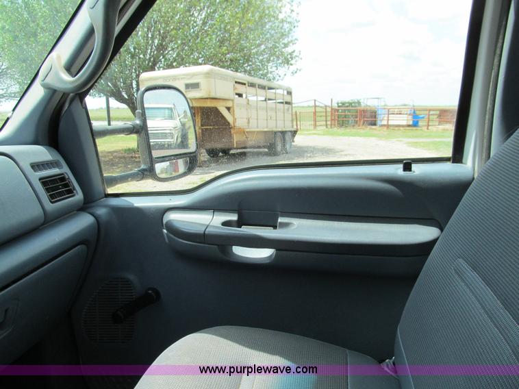 image for item F3009 1999 Ford F350 Super Duty pickup truck