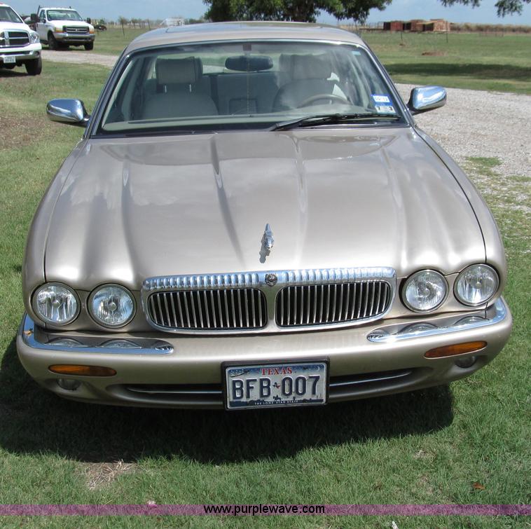 image for item F3013 1999 Jaguar XJ8 Vanden Plas
