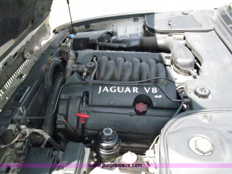 image for item F3013 1999 Jaguar XJ8 Vanden Plas