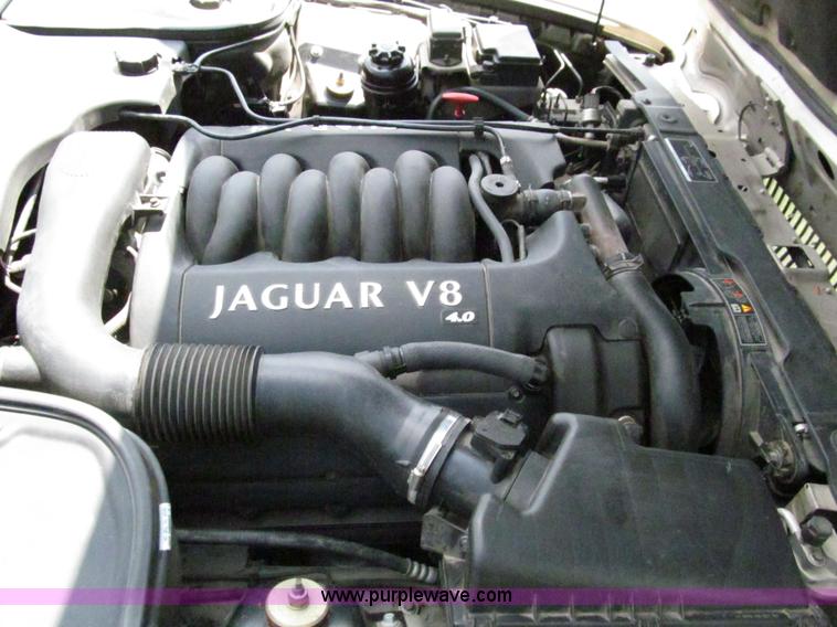 image for item F3013 1999 Jaguar XJ8 Vanden Plas