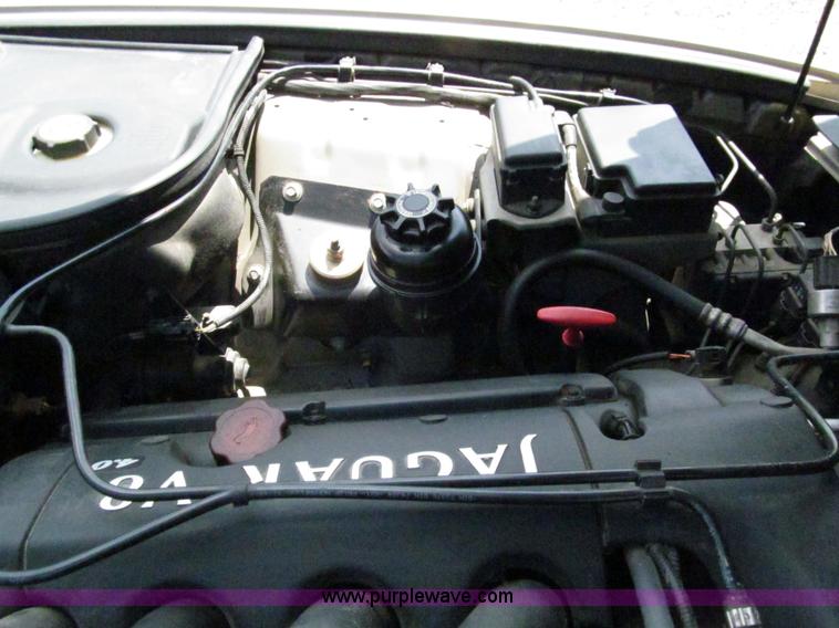 image for item F3013 1999 Jaguar XJ8 Vanden Plas