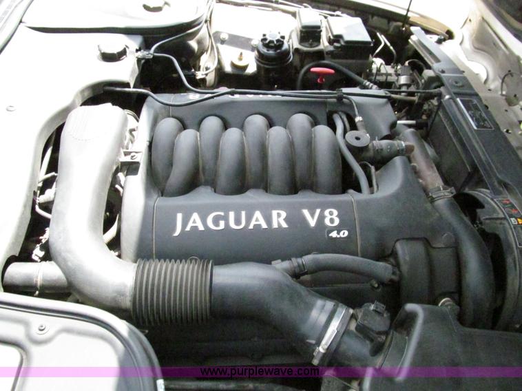image for item F3013 1999 Jaguar XJ8 Vanden Plas