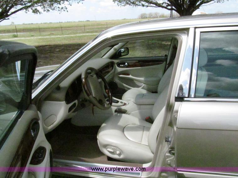 image for item F3013 1999 Jaguar XJ8 Vanden Plas