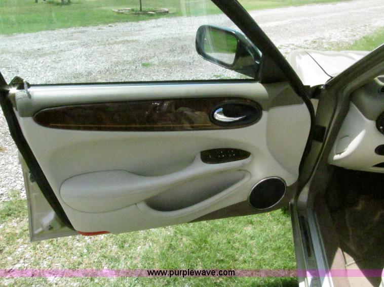 image for item F3013 1999 Jaguar XJ8 Vanden Plas