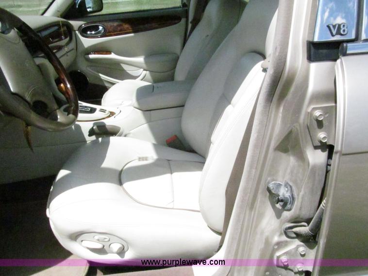 image for item F3013 1999 Jaguar XJ8 Vanden Plas