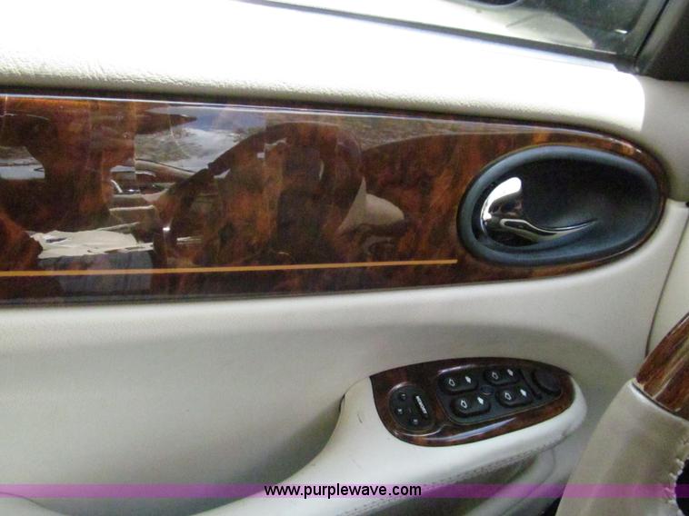 image for item F3013 1999 Jaguar XJ8 Vanden Plas