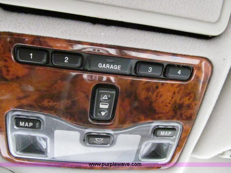 image for item F3013 1999 Jaguar XJ8 Vanden Plas