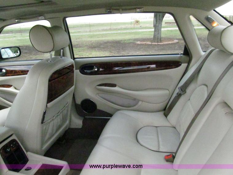 image for item F3013 1999 Jaguar XJ8 Vanden Plas