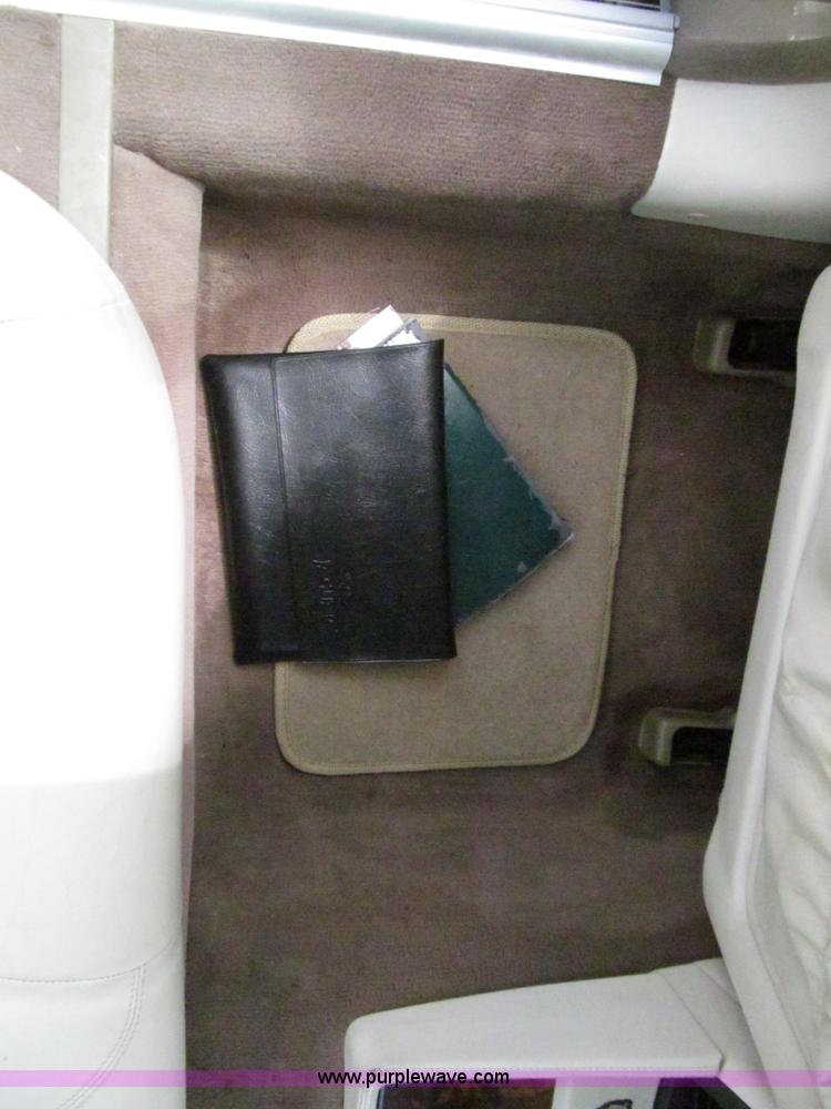 image for item F3013 1999 Jaguar XJ8 Vanden Plas