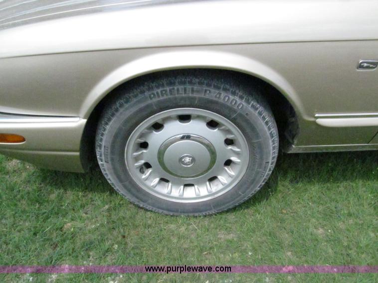 image for item F3013 1999 Jaguar XJ8 Vanden Plas