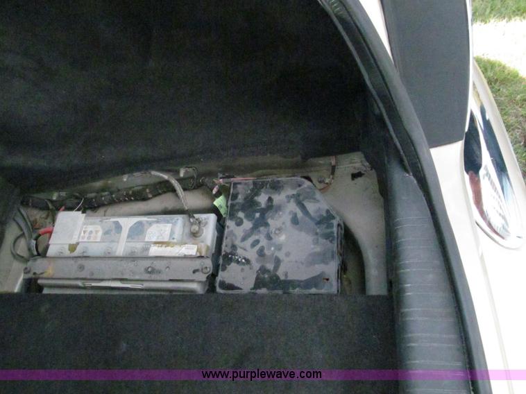 image for item F3013 1999 Jaguar XJ8 Vanden Plas