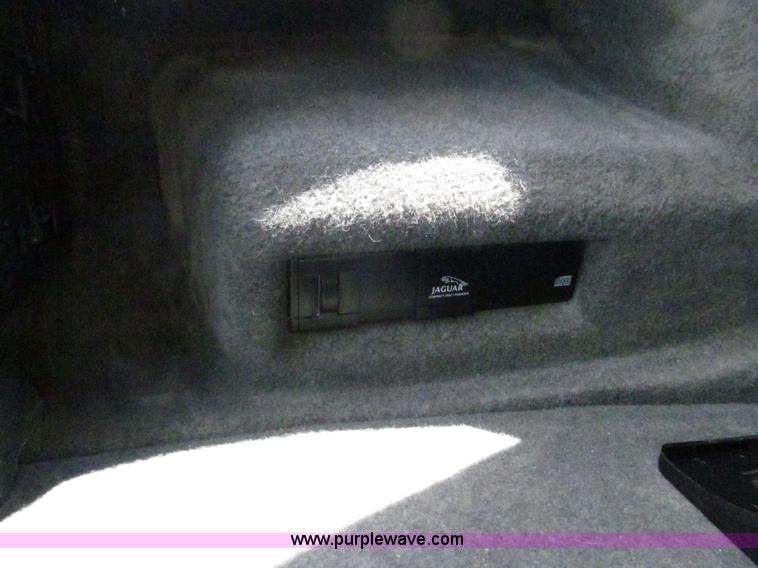 image for item F3013 1999 Jaguar XJ8 Vanden Plas