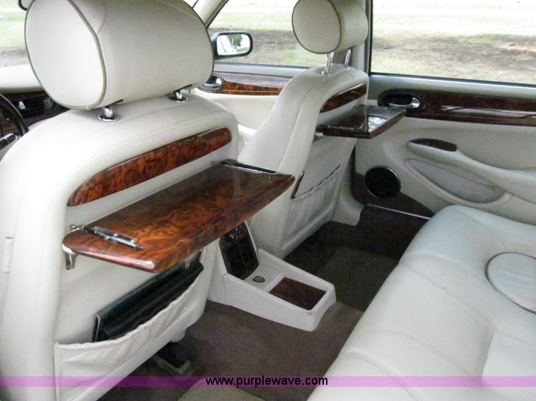 image for item F3013 1999 Jaguar XJ8 Vanden Plas