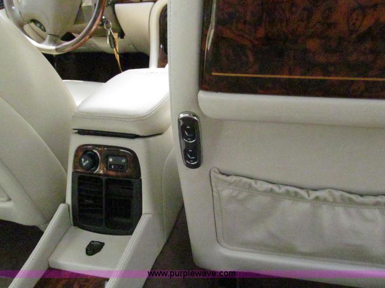 image for item F3013 1999 Jaguar XJ8 Vanden Plas
