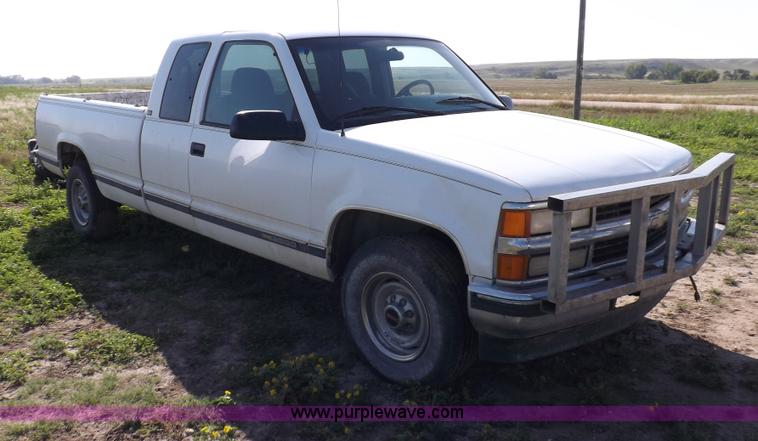 image for item F6005 1995 GMC C2500 Sierra SLE extended cab pickup truck