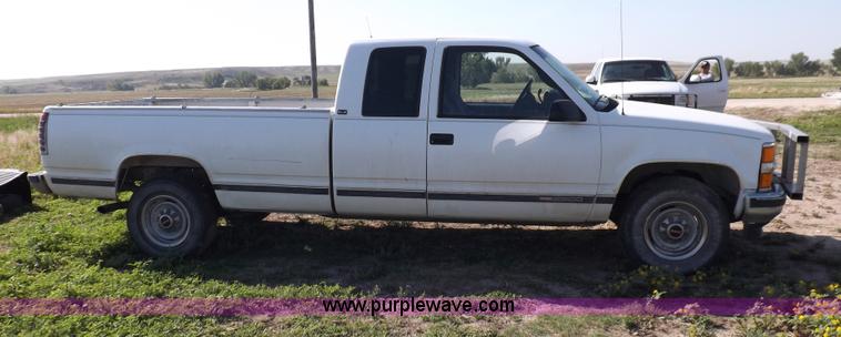 image for item F6005 1995 GMC C2500 Sierra SLE extended cab pickup truck