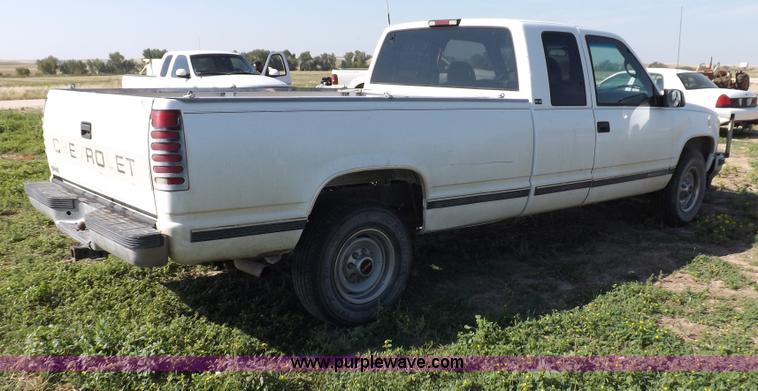 image for item F6005 1995 GMC C2500 Sierra SLE extended cab pickup truck