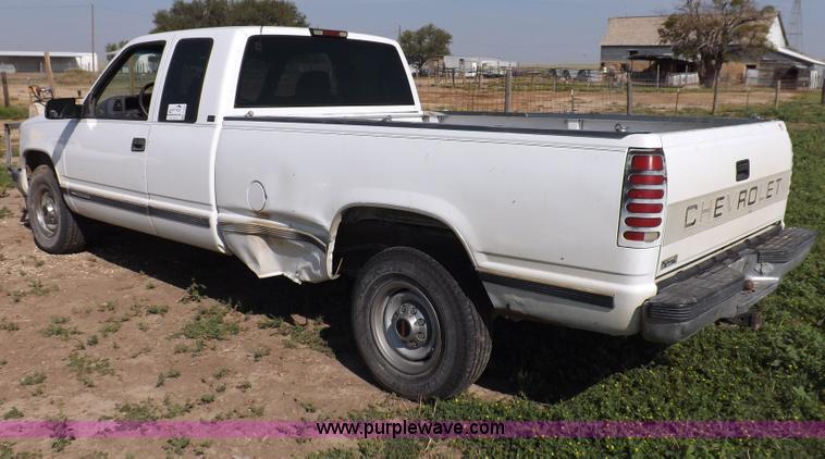 image for item F6005 1995 GMC C2500 Sierra SLE extended cab pickup truck