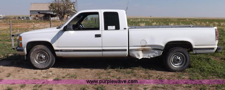 image for item F6005 1995 GMC C2500 Sierra SLE extended cab pickup truck