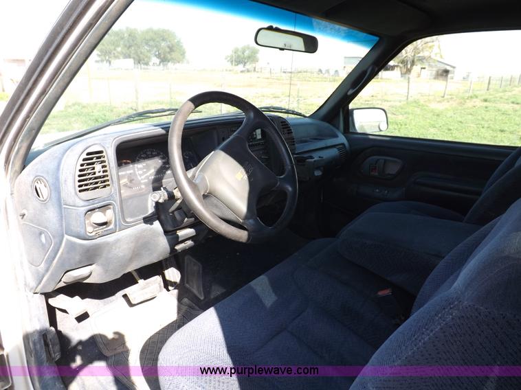 image for item F6005 1995 GMC C2500 Sierra SLE extended cab pickup truck