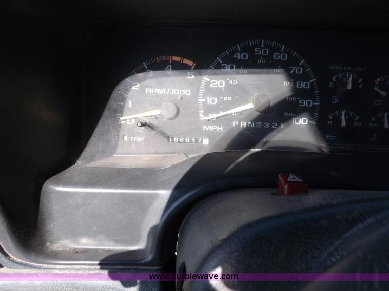 image for item F6005 1995 GMC C2500 Sierra SLE extended cab pickup truck