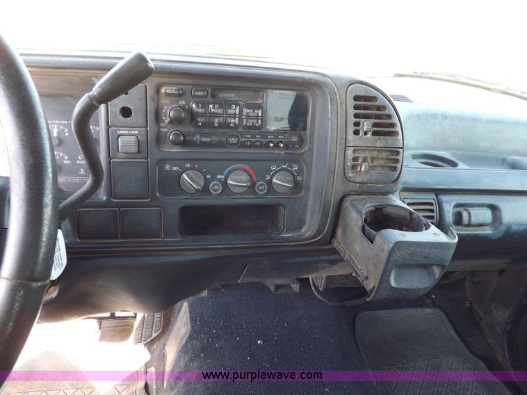 image for item F6005 1995 GMC C2500 Sierra SLE extended cab pickup truck