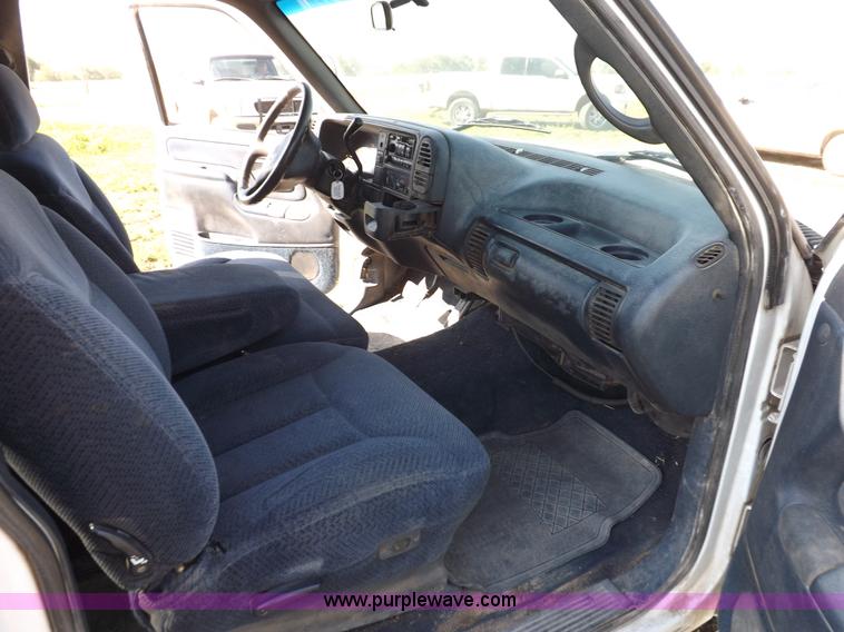 image for item F6005 1995 GMC C2500 Sierra SLE extended cab pickup truck