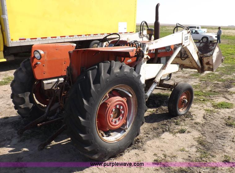 image for item F6009 1966 Massey Fergusen MF165 tractor