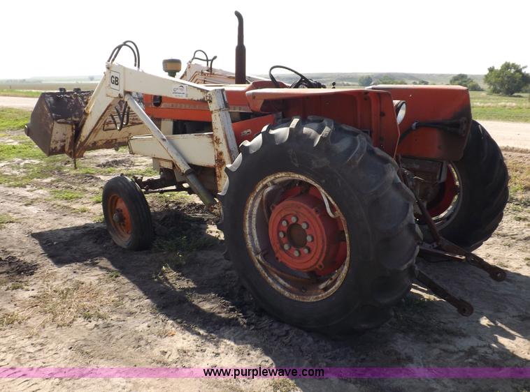 image for item F6009 1966 Massey Fergusen MF165 tractor