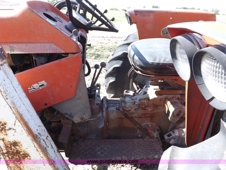 image for item F6009 1966 Massey Fergusen MF165 tractor