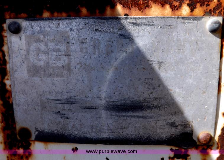 image for item F6009 1966 Massey Fergusen MF165 tractor