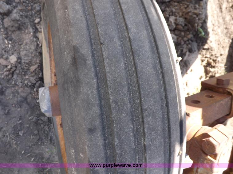 image for item F6009 1966 Massey Fergusen MF165 tractor