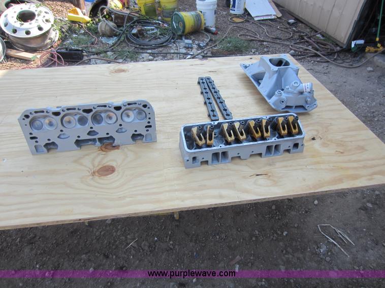 image for item H9776 Assorted engine parts