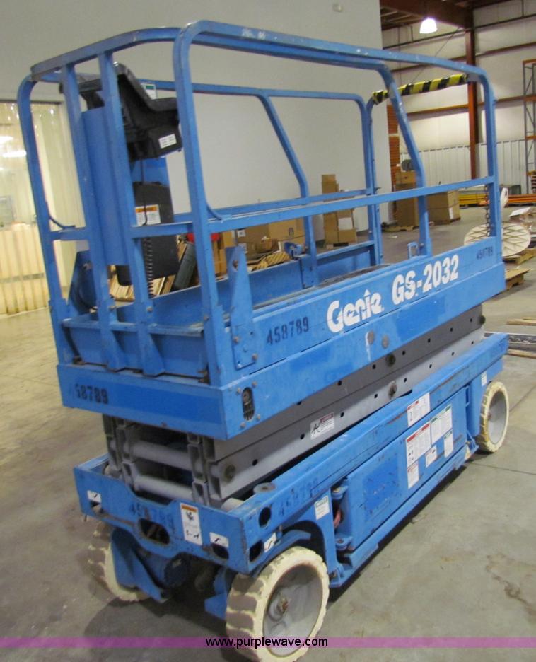 image for item N9139 2003 Genie GS2032 scissor lift