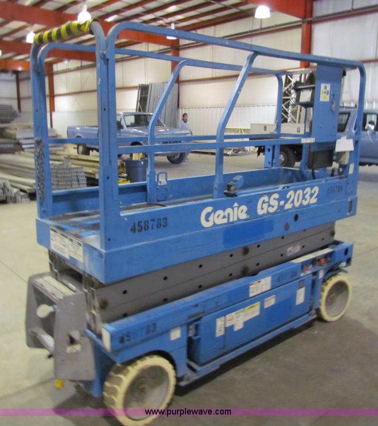 image for item N9139 2003 Genie GS2032 scissor lift