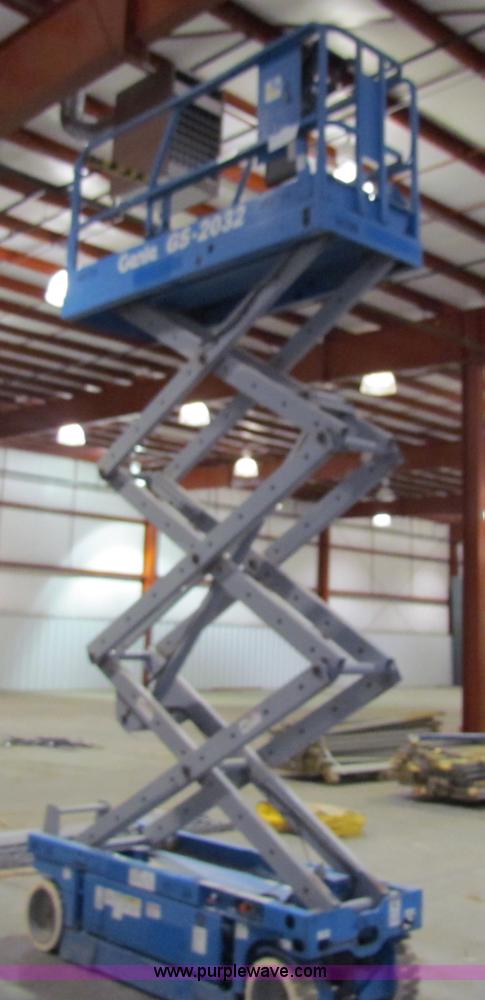 image for item N9139 2003 Genie GS2032 scissor lift