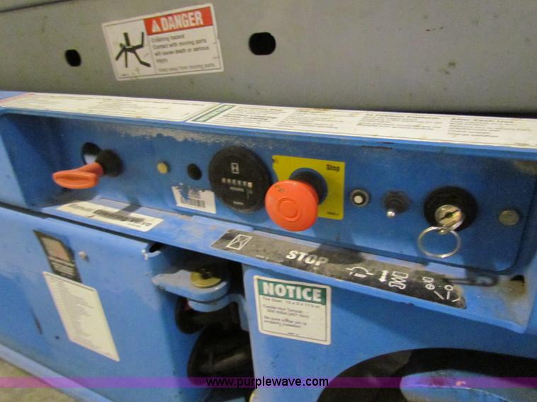 image for item N9139 2003 Genie GS2032 scissor lift