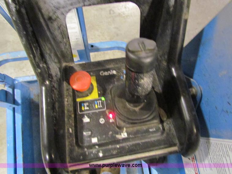 image for item N9139 2003 Genie GS2032 scissor lift