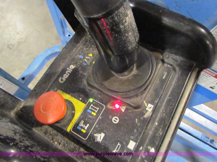 image for item N9139 2003 Genie GS2032 scissor lift