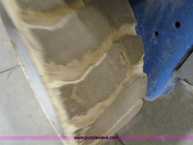 image for item N9139 2003 Genie GS2032 scissor lift