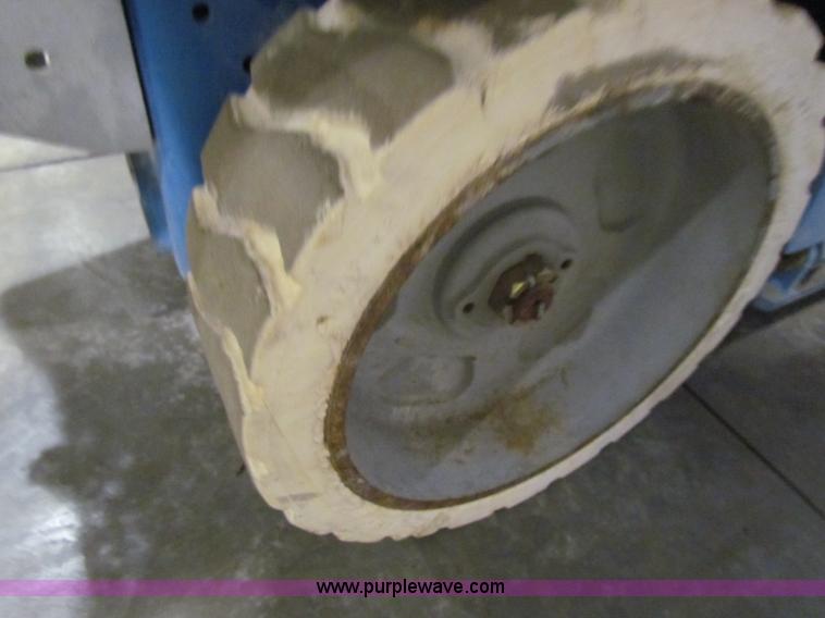 image for item N9139 2003 Genie GS2032 scissor lift