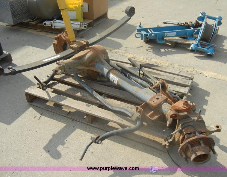 image for item N9600 Ford F550 front end axle