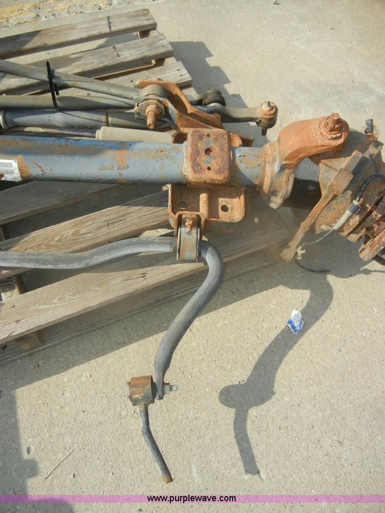 image for item N9600 Ford F550 front end axle