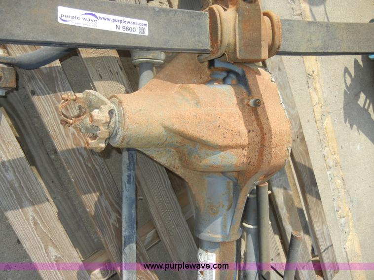 image for item N9600 Ford F550 front end axle